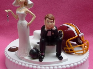 washington_redskins_football_themed_key_wedding_cake_topper_garter_8725684f